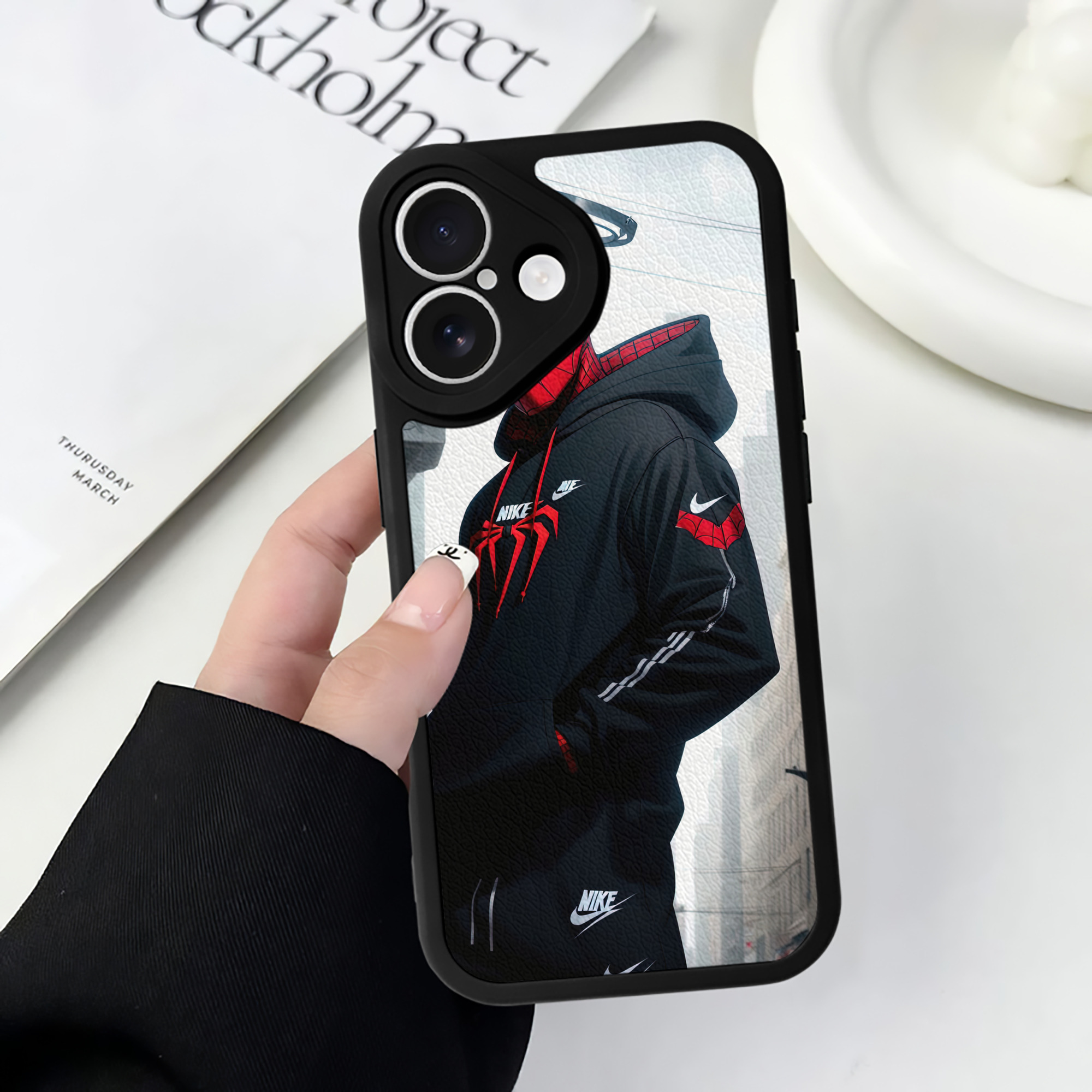 （画像用） Spider Man スパイダーマン 【iPhone 16シリーズ対応】シリコンスマホケース（レザー調） 材質：シリコン